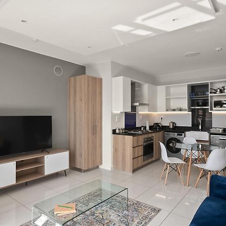 The Median Rosebank Luxury Apartment - Building With Generator Йоганнесбурґ Екстер'єр фото