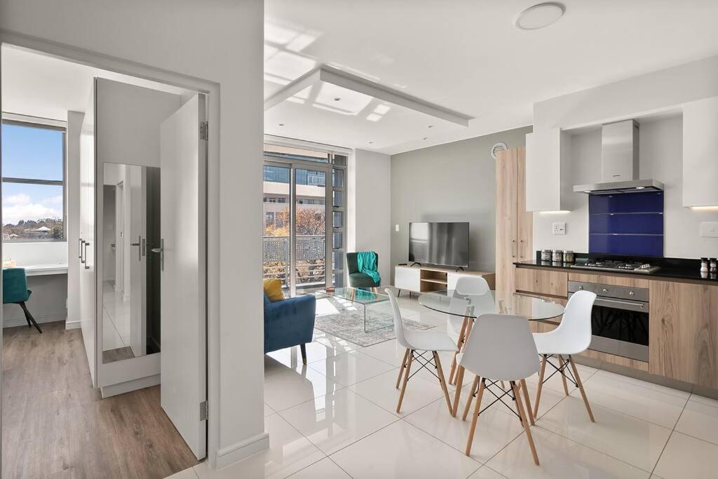 The Median Rosebank Luxury Apartment - Building With Generator Йоганнесбурґ Екстер'єр фото