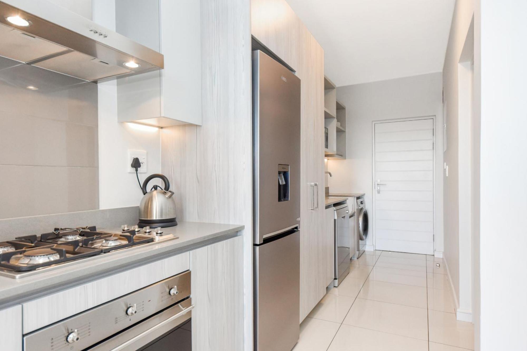The Median Rosebank Luxury Apartment - Building With Generator Йоганнесбурґ Екстер'єр фото