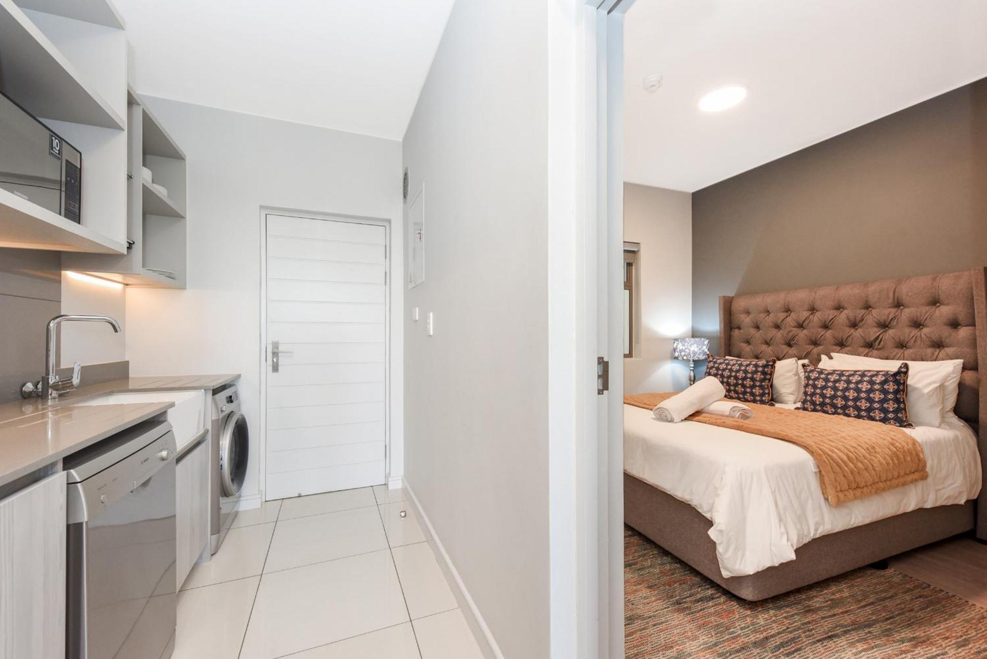 The Median Rosebank Luxury Apartment - Building With Generator Йоганнесбурґ Екстер'єр фото