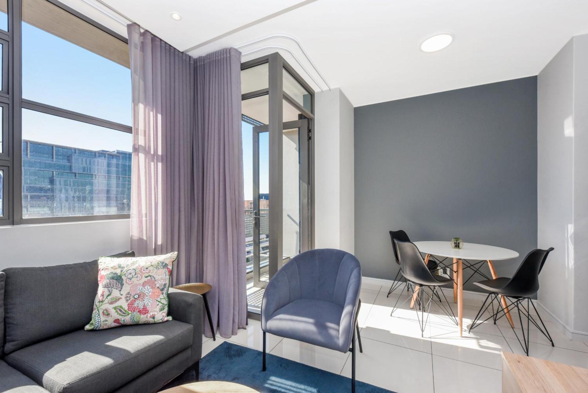 The Median Rosebank Luxury Apartment - Building With Generator Йоганнесбурґ Екстер'єр фото