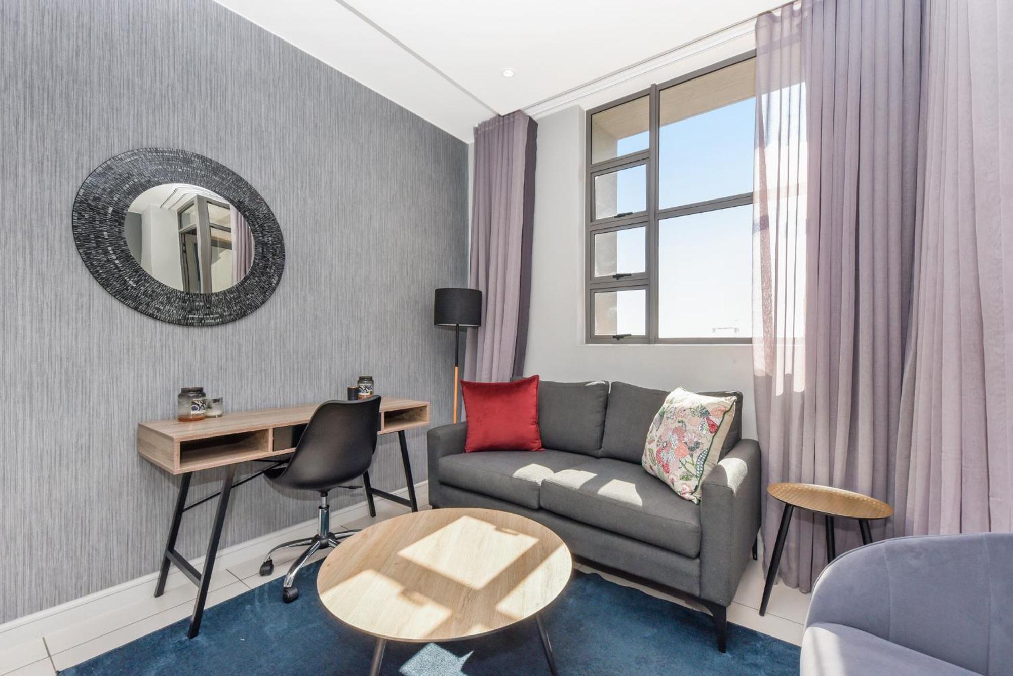 The Median Rosebank Luxury Apartment - Building With Generator Йоганнесбурґ Екстер'єр фото