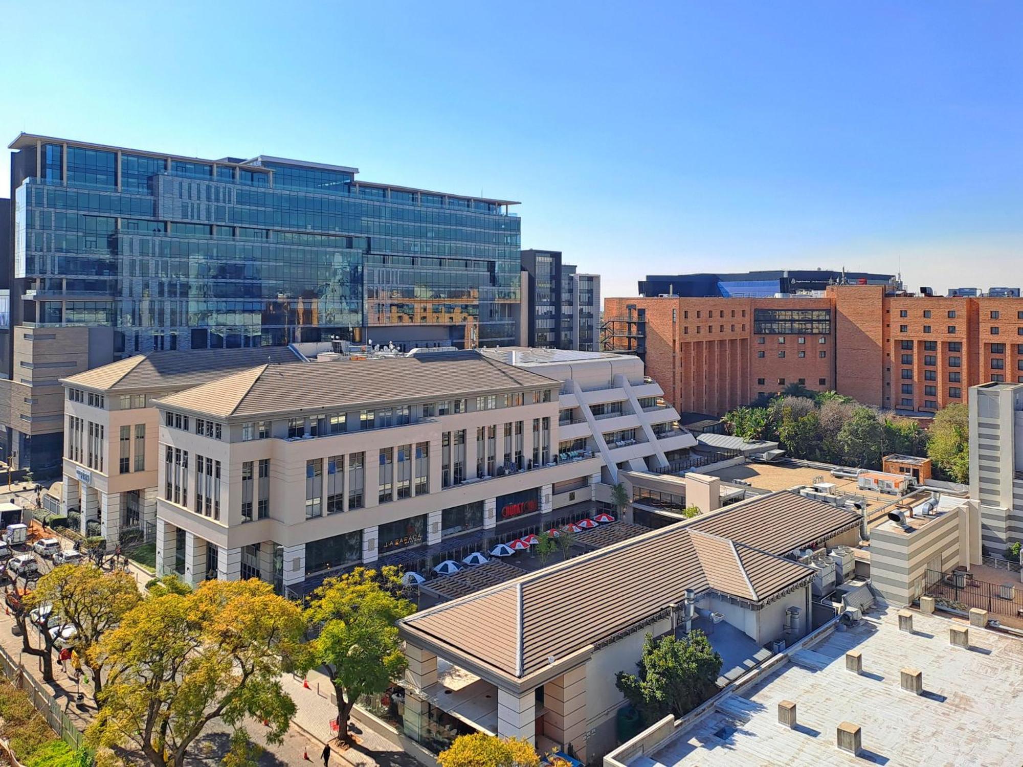 The Median Rosebank Luxury Apartment - Building With Generator Йоганнесбурґ Екстер'єр фото